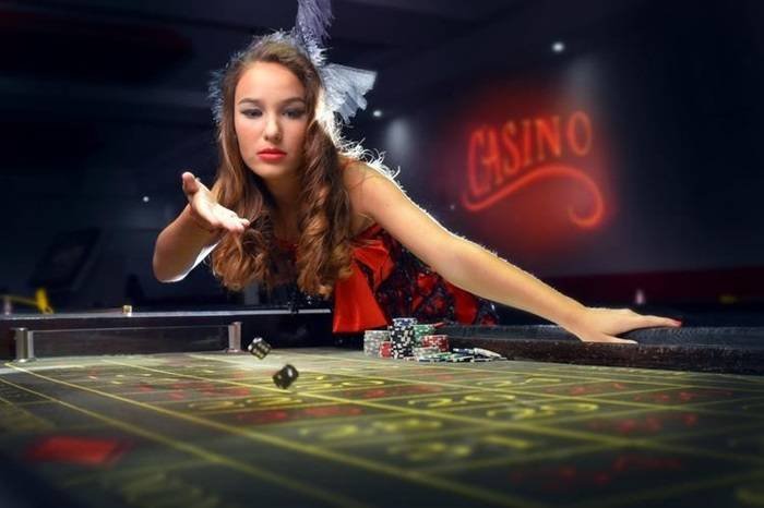 NetEnt live blackjack studio with multi-camera display on mobile screen